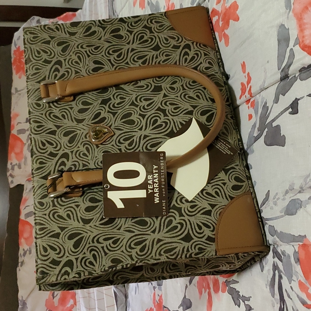Diane Von Furstenberg Heart Print DVF Shoulder Messenger Bag Carry All Tote
